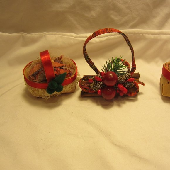 VTG 80'S SET OF 3 COUNTRY/RUSTIC STYLE ORNAMENTS, BASKETS & FIREWOOD BUNDLE - Picture 2 of 6